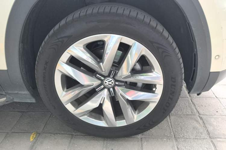 Used Volkswagen Teramont 2017 380TSI Four-Wheel Drive Flagship Edition Right Front Wheel Hub