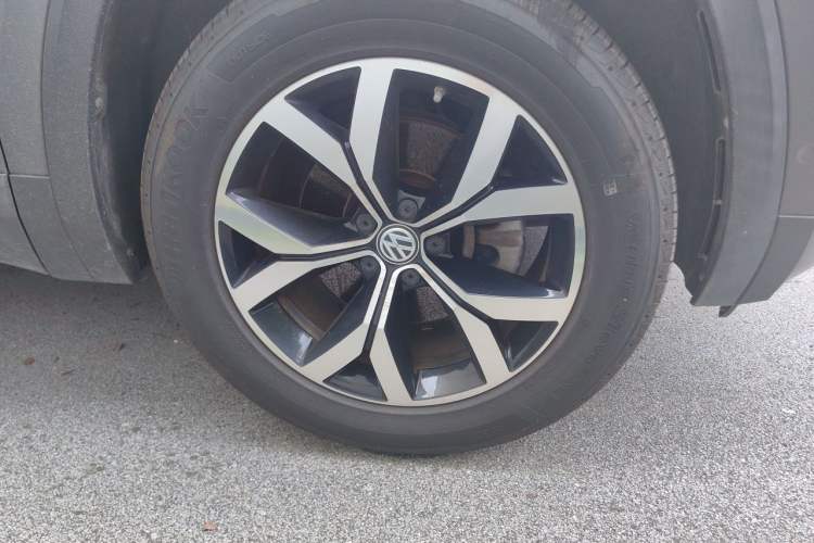 Used Volkswagen Teramont 2017 330TSI Two-Wheel-Drive Luxury Edition Right Front Wheel Hub