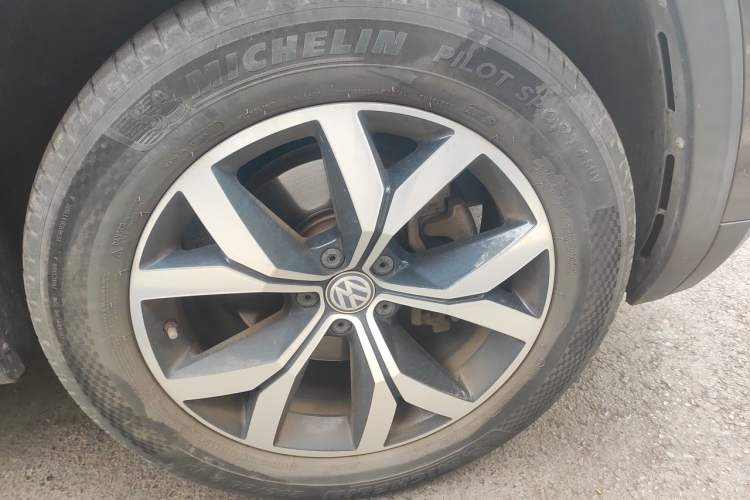 Used Volkswagen Teramont 2017 330TSI Two-Wheel-Drive Luxury Edition Right Front Wheel Hub