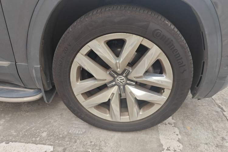 Used Volkswagen Teramont 2017 530 V6 Four-Wheel Drive Flagship Edition Right Front Wheel Hub