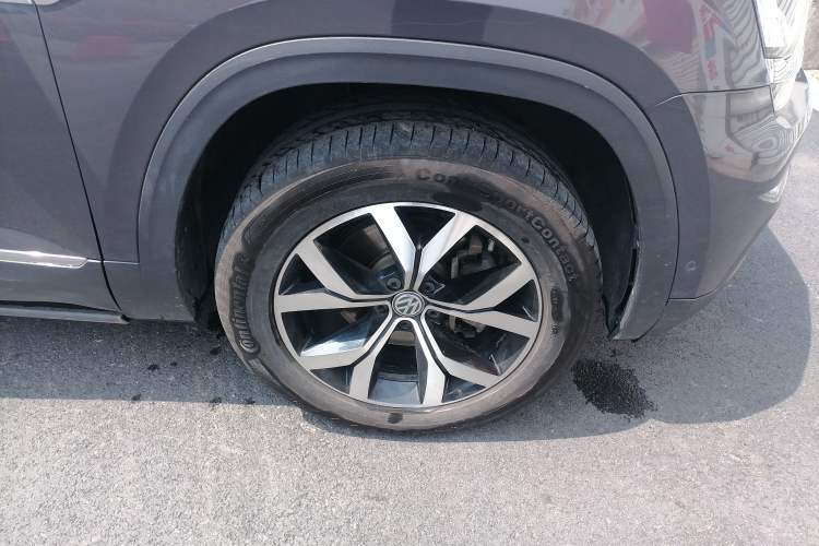 Used Volkswagen Teramont 2017 330TSI Two-Wheel-Drive Luxury Edition Right Front Wheel Hub