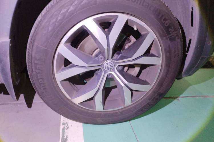 Used Volkswagen Teramont 2017 330TSI Two-Wheel-Drive Luxury Edition Right Front Wheel Hub