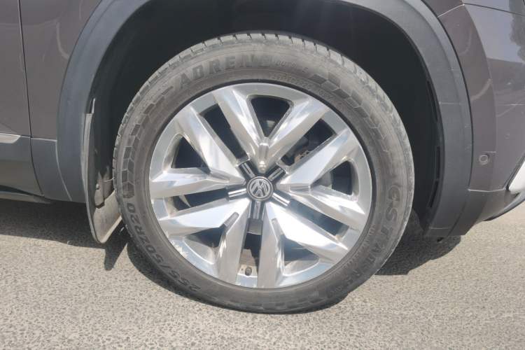 Used Volkswagen Teramont 2017 380TSI Four-Wheel Drive Flagship Edition Right Front Wheel Hub