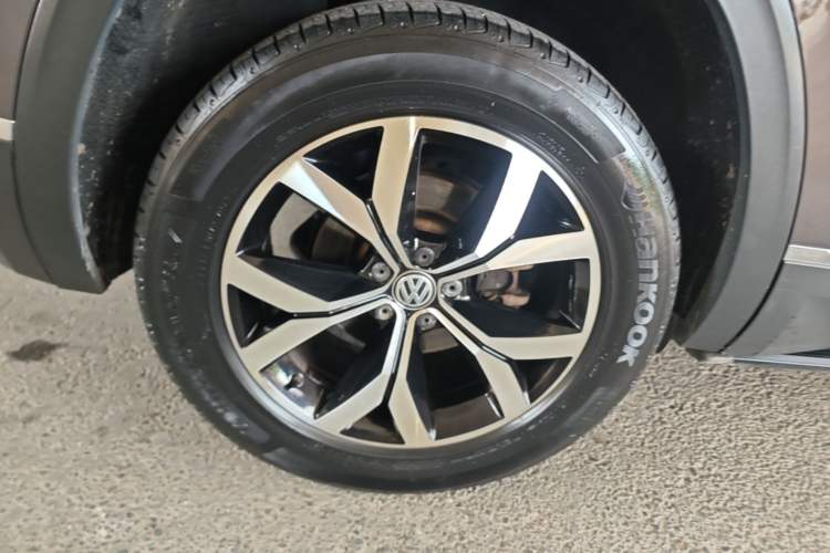 Used Volkswagen Teramont 2017 380TSI Four-Wheel Drive Luxury Edition Right Rear Wheel Hub