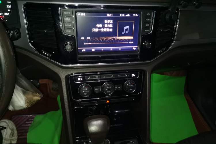 Used Volkswagen Teramont 2017 380TSI Four-Wheel Drive Luxury Edition Audio And AC Panel