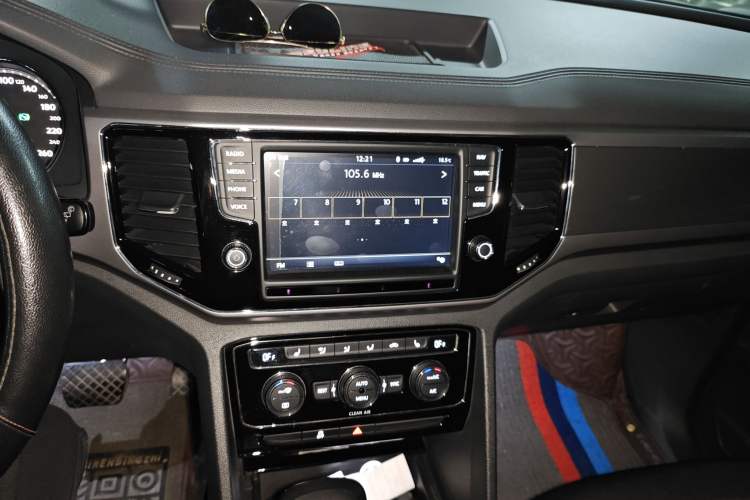 Used Volkswagen Teramont 2017 380TSI Four-Wheel Drive Luxury Edition Audio And AC Panel