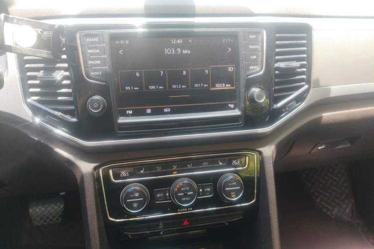 Used Volkswagen Teramont 2017 380TSI Four-Wheel Drive Luxury Edition Audio And AC Panel