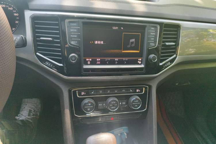 Used Volkswagen Teramont 2017 380TSI Four-Wheel Drive Luxury Edition Audio And AC Panel