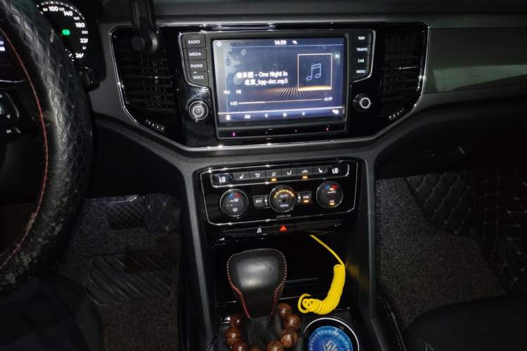 Used Volkswagen Teramont 2017 330TSI Two-Wheel-Drive Luxury Edition Audio And AC Panel