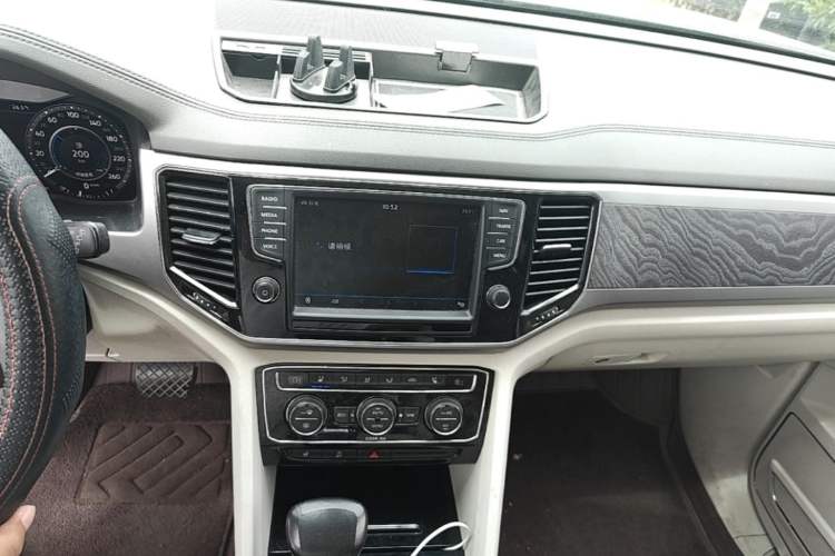 Used Volkswagen Teramont 2017 530 V6 Four-Wheel Drive Supreme Flagship Edition Audio And AC Panel