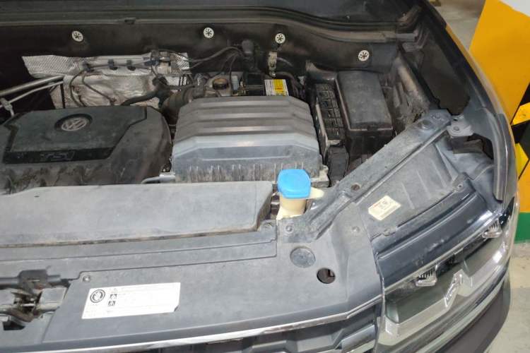 Used Volkswagen Teramont 2017 330TSI Two-Wheel-Drive Luxury Edition Engine Bay Left