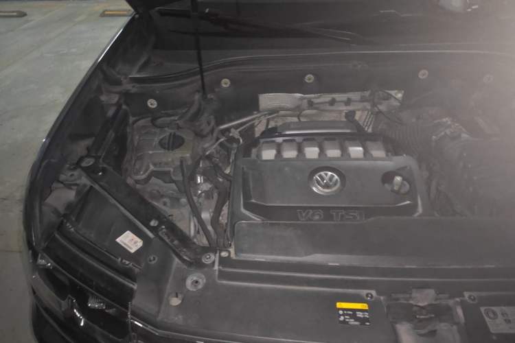 Used Volkswagen Teramont 2017 530 V6 Four-Wheel Drive Luxury Edition Engine Bay Right
