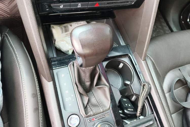 Used Volkswagen Teramont 2017 380TSI Four-Wheel Drive Flagship Edition Gear Lever