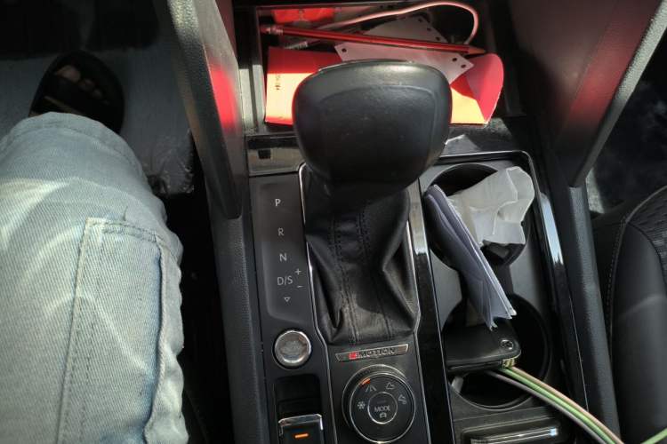 Used Volkswagen Teramont 2017 380TSI Four-Wheel Drive Comfort Edition Gear Lever