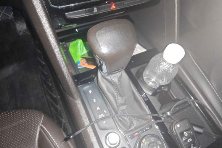 Used Volkswagen Teramont 2017 530 V6 Four-Wheel Drive Luxury Edition Gear Lever