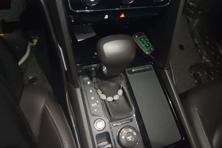 Used Volkswagen Teramont 2017 530 V6 Four-Wheel Drive Luxury Edition Gear Lever