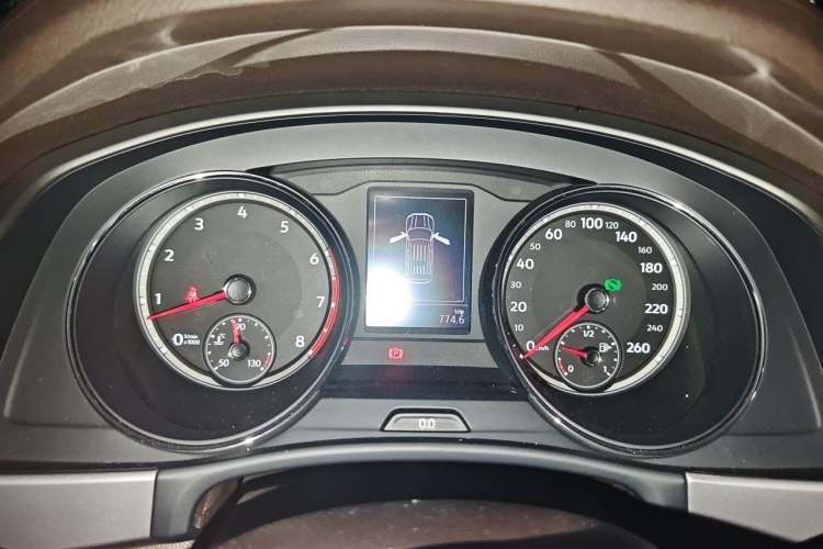 Used Volkswagen Teramont 2017 530 V6 Four-Wheel Drive Luxury Edition Instrument Cluster