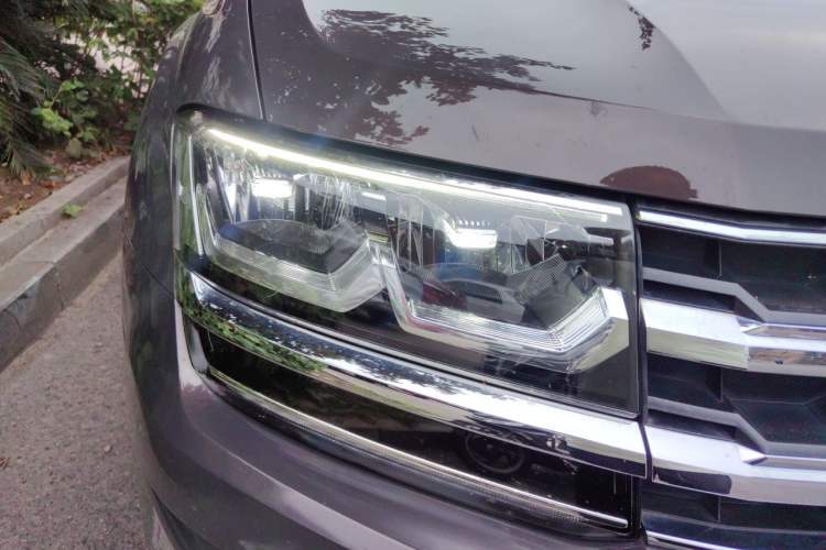 Used Volkswagen Teramont 2017 380TSI Four-Wheel Drive Luxury Edition Right Front Headlight