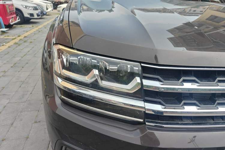 Used Volkswagen Teramont 2017 380TSI Four-Wheel Drive Luxury Edition Right Front Headlight