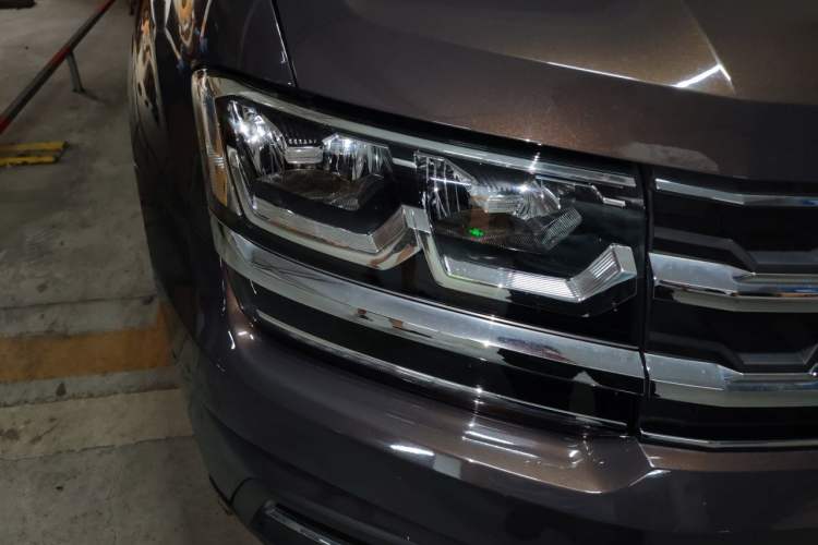 Used Volkswagen Teramont 2017 330TSI Two-Wheel-Drive Luxury Edition Right Front Headlight