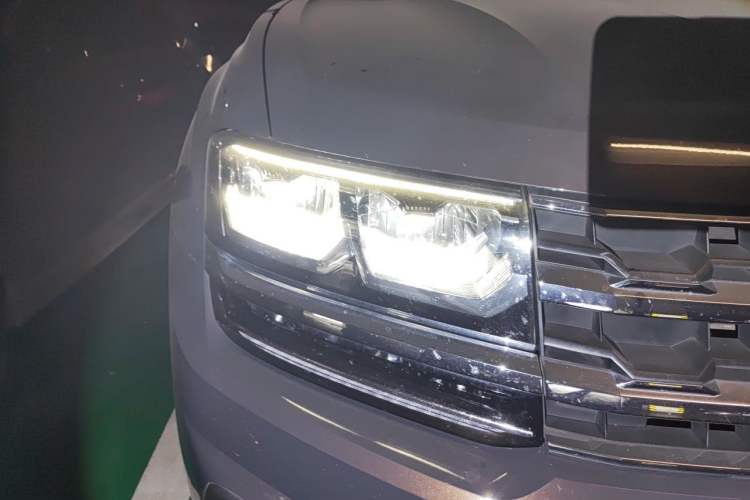 Used Volkswagen Teramont 2017 380TSI Four-Wheel Drive Luxury Edition Right Front Headlight