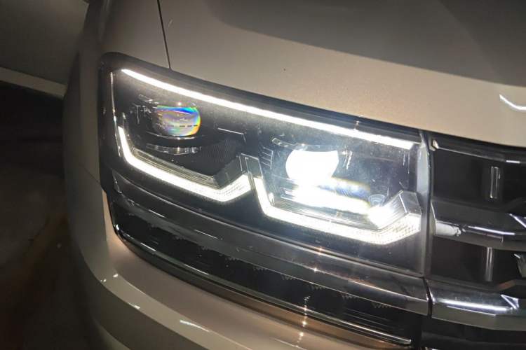 Used Volkswagen Teramont 2017 530 V6 Four-Wheel Drive Flagship Edition Right Front Headlight