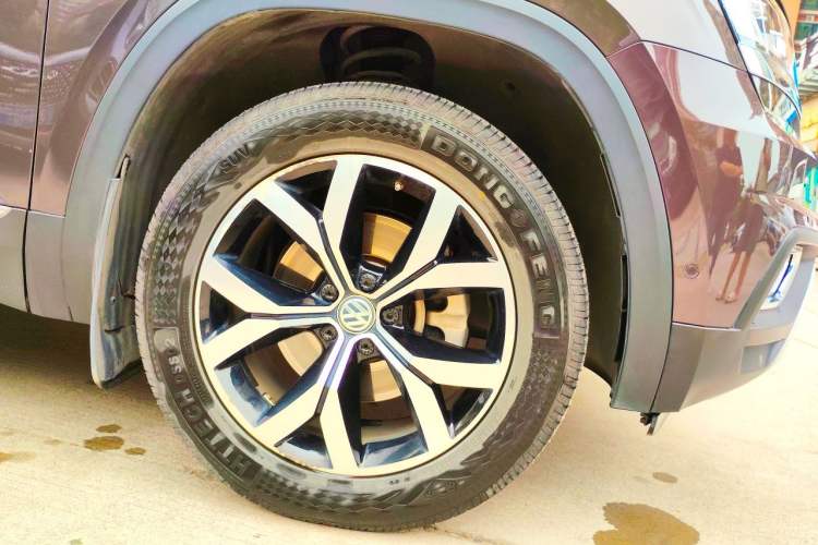 Used Volkswagen Teramont 2017 330TSI Two-Wheel-Drive Luxury Edition Right Front Wheel Hub