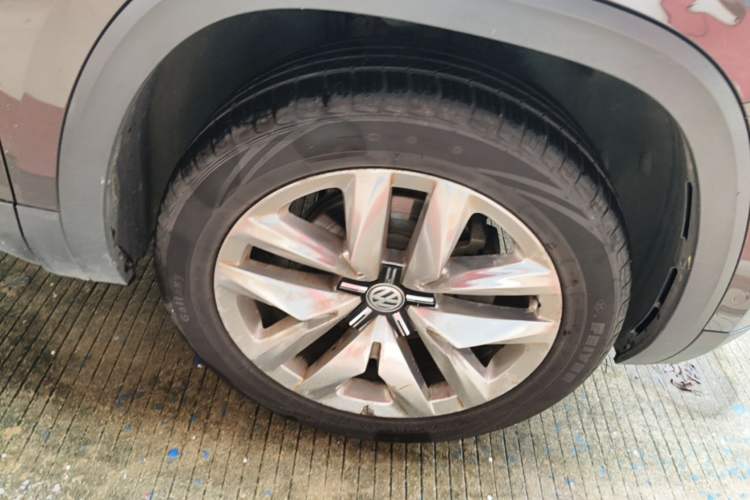 Used Volkswagen Teramont 2017 380TSI Four-Wheel Drive Flagship Edition Right Front Wheel Hub