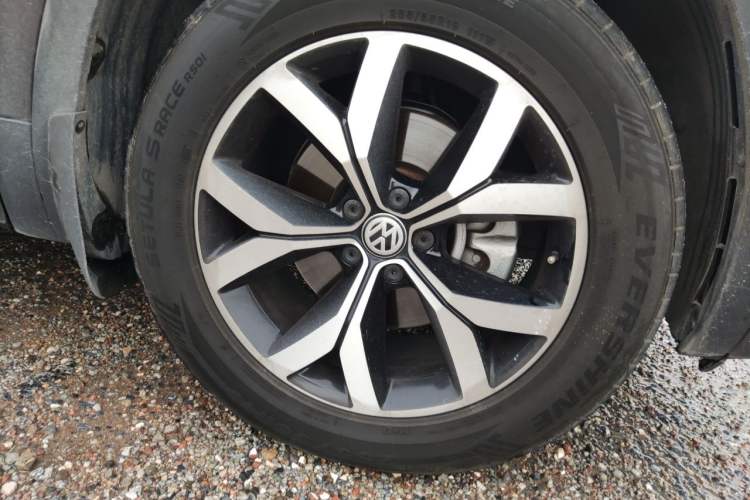 Used Volkswagen Teramont 2017 380TSI Four-Wheel Drive Luxury Edition Right Front Wheel Hub