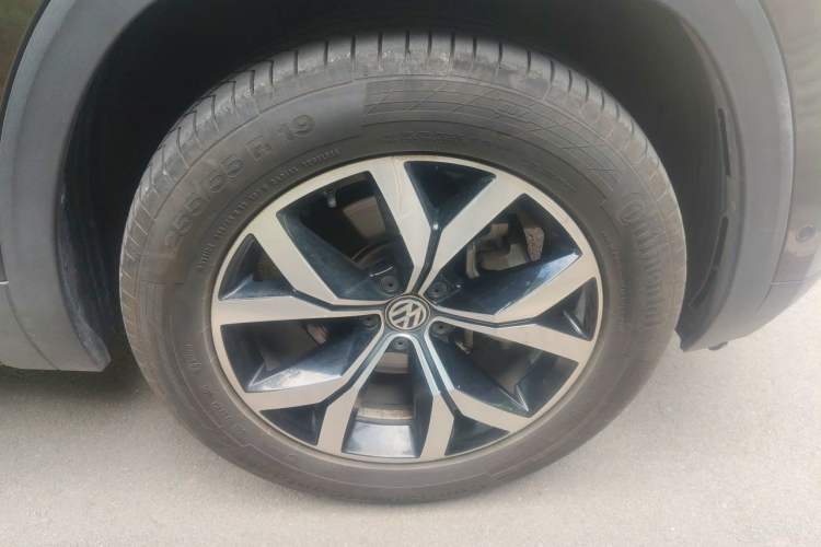 Used Volkswagen Teramont 2017 380TSI Four-Wheel Drive Luxury Edition Right Front Wheel Hub
