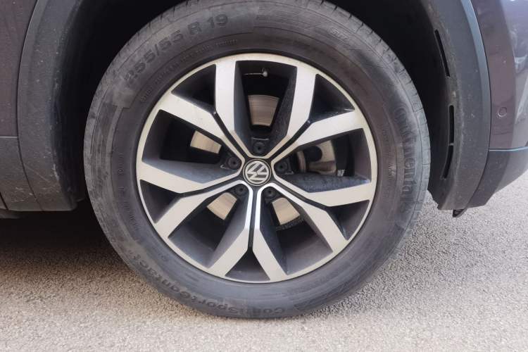 Used Volkswagen Teramont 2017 530 V6 Four-Wheel Drive Luxury Edition Right Front Wheel Hub