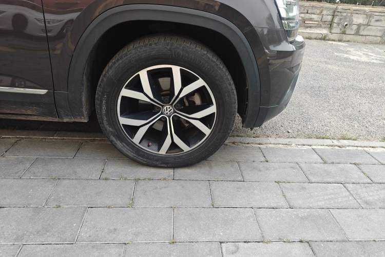 Used Volkswagen Teramont 2017 380TSI Four-Wheel Drive Luxury Edition Right Front Wheel Hub