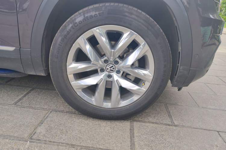 Used Volkswagen Teramont 2017 530 V6 Four-Wheel Drive Luxury Edition Right Front Wheel Hub