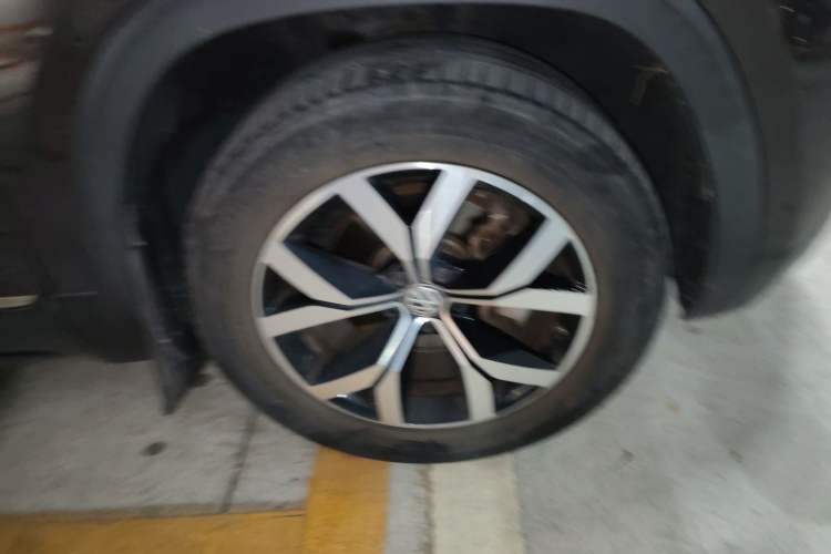 Used Volkswagen Teramont 2017 330TSI Two-Wheel-Drive Luxury Edition Right Front Wheel Hub