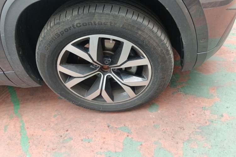 Used Volkswagen Teramont 2017 530 V6 Four-Wheel Drive Luxury Edition Right Front Wheel Hub