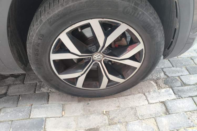 Used Volkswagen Teramont 2017 380TSI Four-Wheel Drive Luxury Edition Right Front Wheel Hub