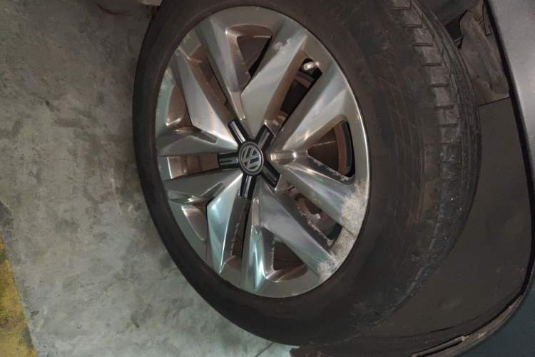 Used Volkswagen Teramont 2017 530 V6 Four-Wheel Drive Flagship Edition Right Front Wheel Hub