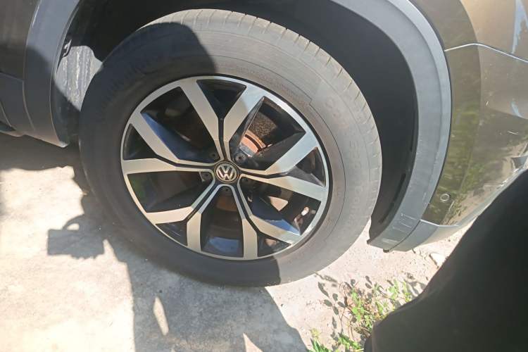 Used Volkswagen Teramont 2017 330TSI Two-Wheel-Drive Luxury Edition Right Front Wheel Hub