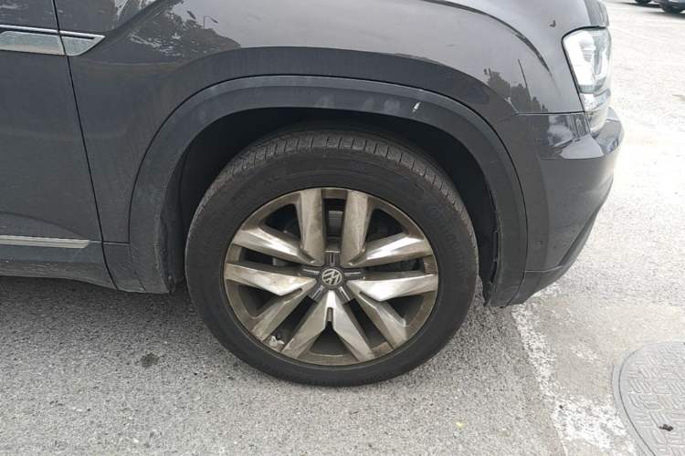 Used Volkswagen Teramont 2017 530 V6 Four-Wheel Drive Supreme Flagship Edition Right Front Wheel Hub