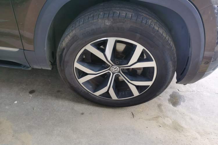 Used Volkswagen Teramont 2017 380TSI Four-Wheel Drive Luxury Edition Right Front Wheel Hub
