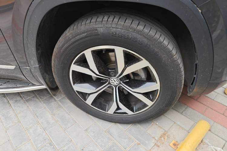 Used Volkswagen Teramont 2017 380TSI Four-Wheel Drive Luxury Edition Right Front Wheel Hub
