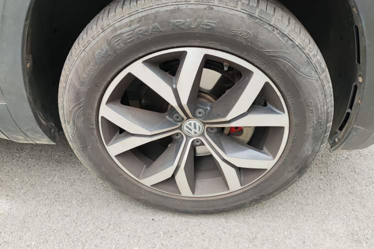 Used Volkswagen Teramont 2017 380TSI Four-Wheel Drive Luxury Edition Right Front Wheel Hub