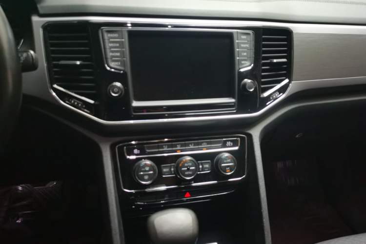 Used Volkswagen Teramont 2017 380TSI Four-Wheel Drive Comfort Edition Audio And AC Panel