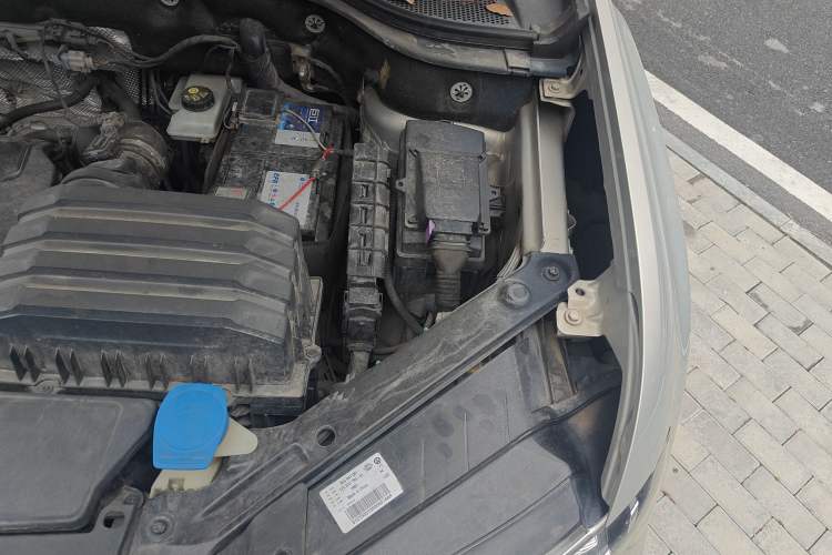 Used Volkswagen Teramont 2017 330TSI Two-Wheel-Drive Flagship Edition Engine Bay Left