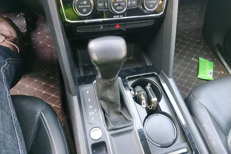 Used Volkswagen Teramont 2017 330TSI Two-Wheel-Drive Luxury Edition Gear Lever