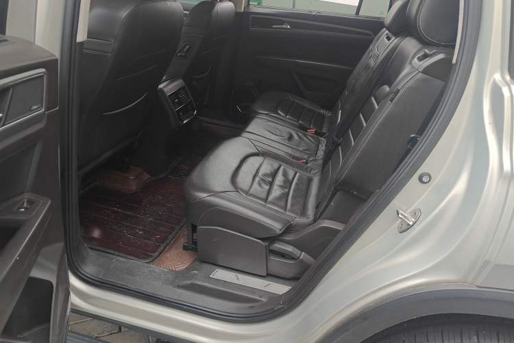 Used Volkswagen Teramont 2017 330TSI Two-Wheel-Drive Flagship Edition Left Rear Seat