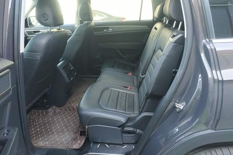 Used Volkswagen Teramont 2017 330TSI Two-Wheel-Drive Luxury Edition Left Rear Seat