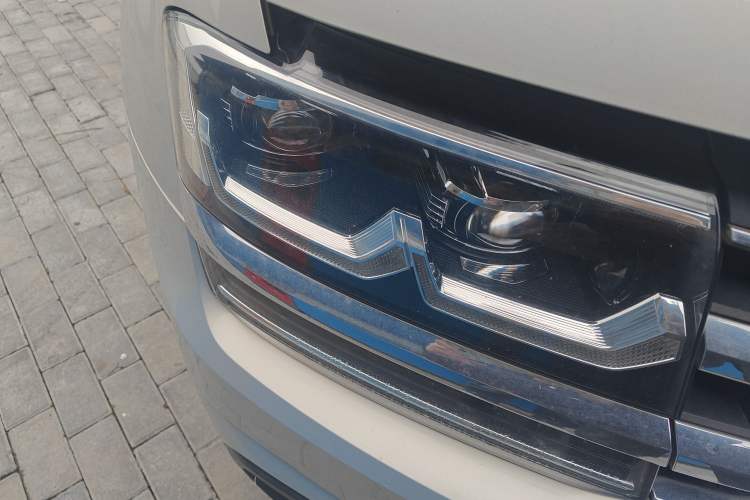 Used Volkswagen Teramont 2017 330TSI Two-Wheel-Drive Flagship Edition Right Front Headlight