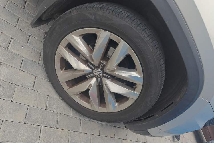 Used Volkswagen Teramont 2017 330TSI Two-Wheel-Drive Flagship Edition Right Front Wheel Hub