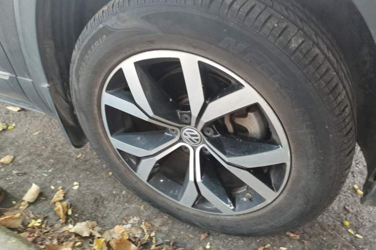 Used Volkswagen Teramont 2017 380TSI Four-Wheel Drive Luxury Edition Right Front Wheel Hub